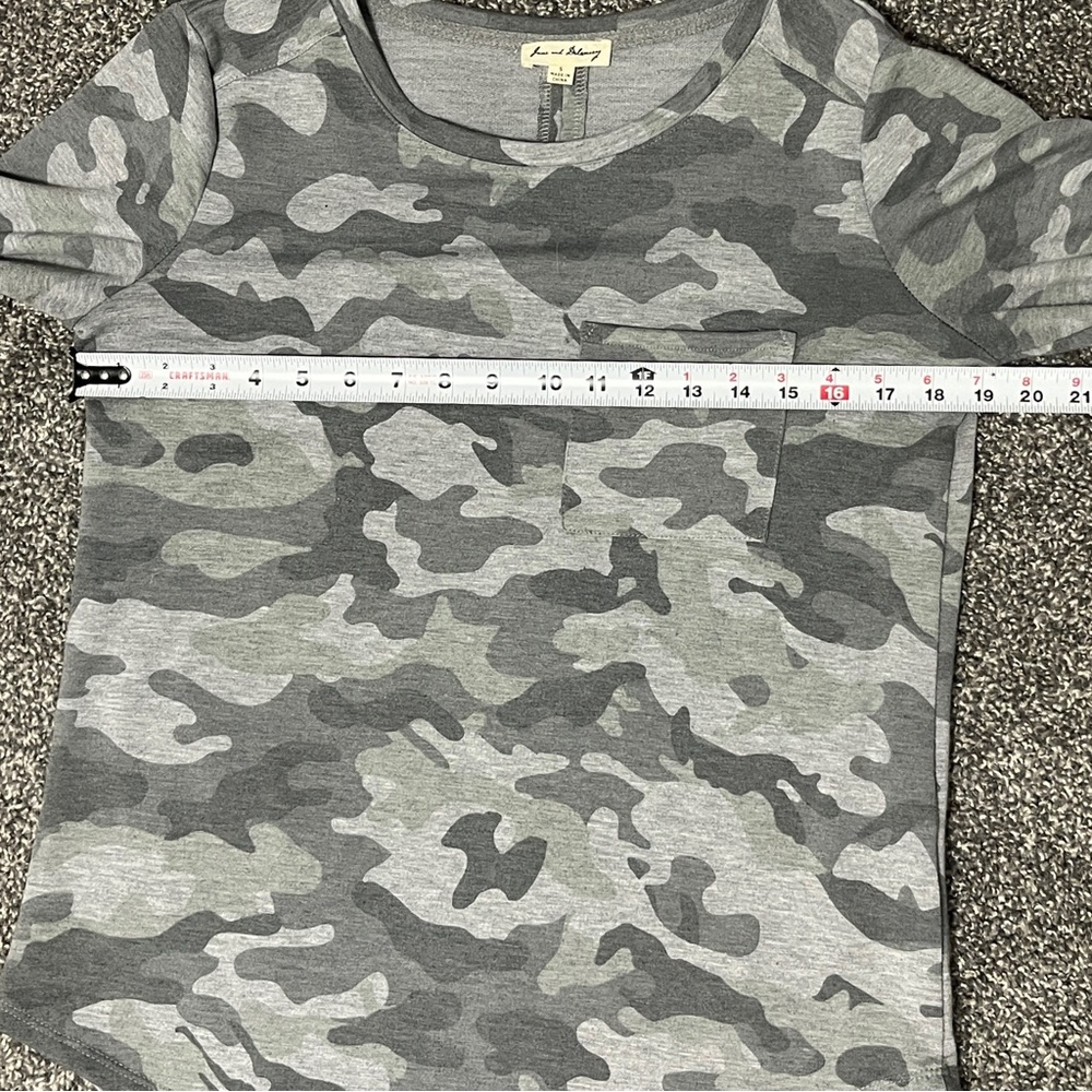 Jane and Delancey Gray Camouflage Top  Size S - Picture 5 of 7